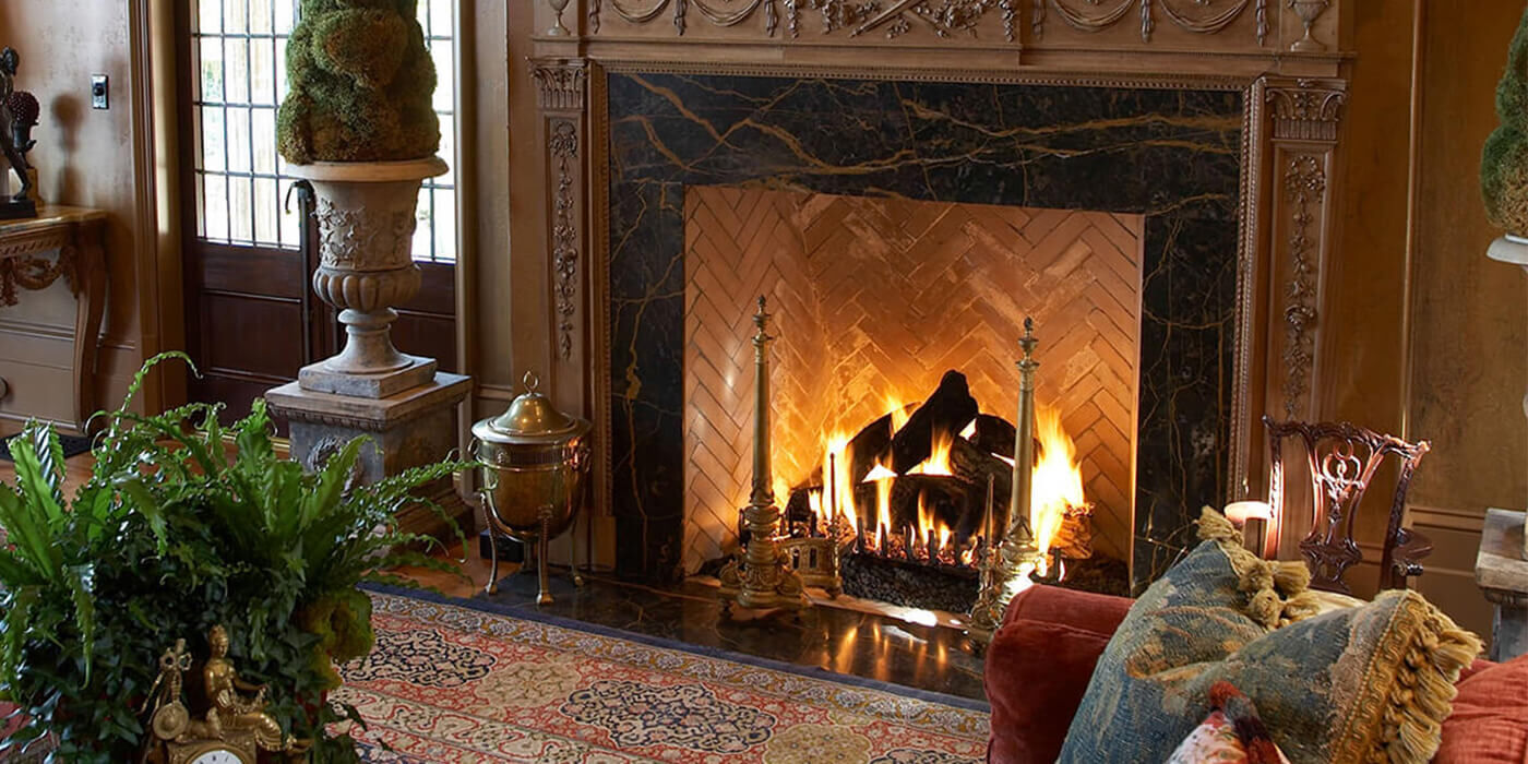 Traditional styled room with gas fire place