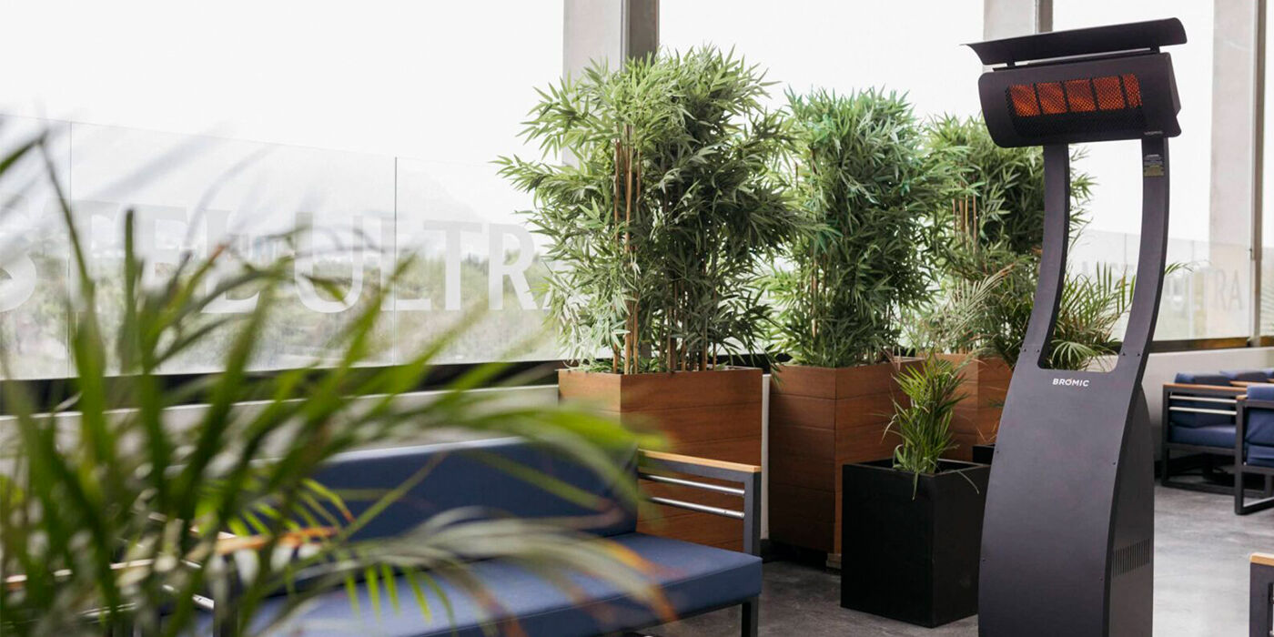 An outdoor sitting area with a freestanding Bromic Tungsten patio heater